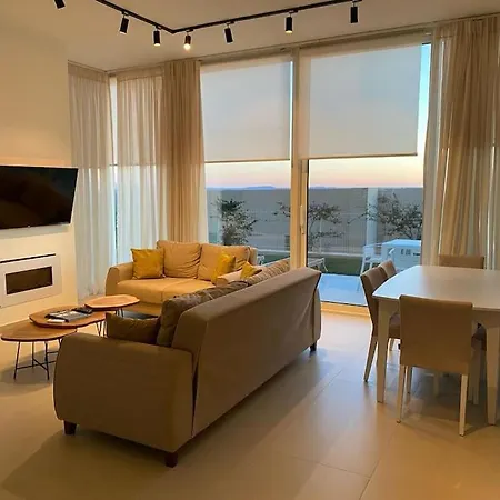 Four C 110-a Gc * Palasë